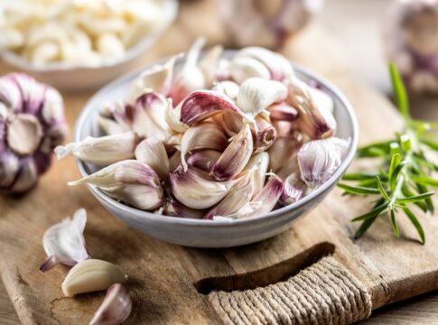 nutri-revela-como-o-alho-pode-ajudar-a-desintoxicar-o-figado