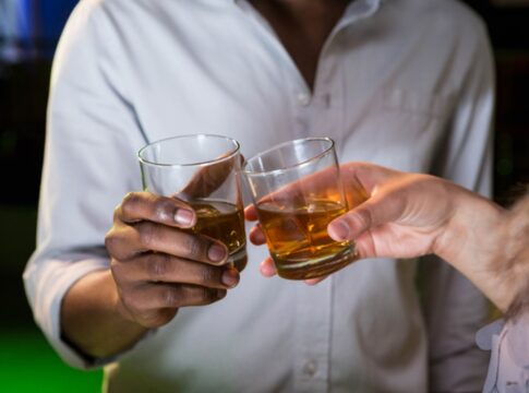 metanol:-operacao-fiscalizara-rotulos-e-armazenamento-de-bebidas-em-go