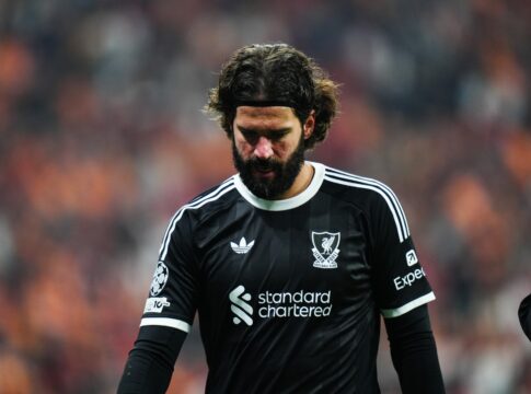 alisson-vira-desfalque-no-liverpool-ate-novembro-por-lesao-muscular