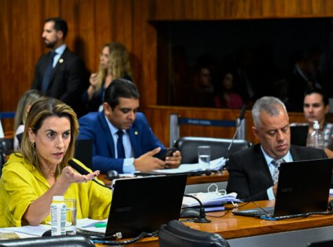 cpmi-do-inss:-senadora-exibe-video-de-bolsonaro-e-moro-3-vezes