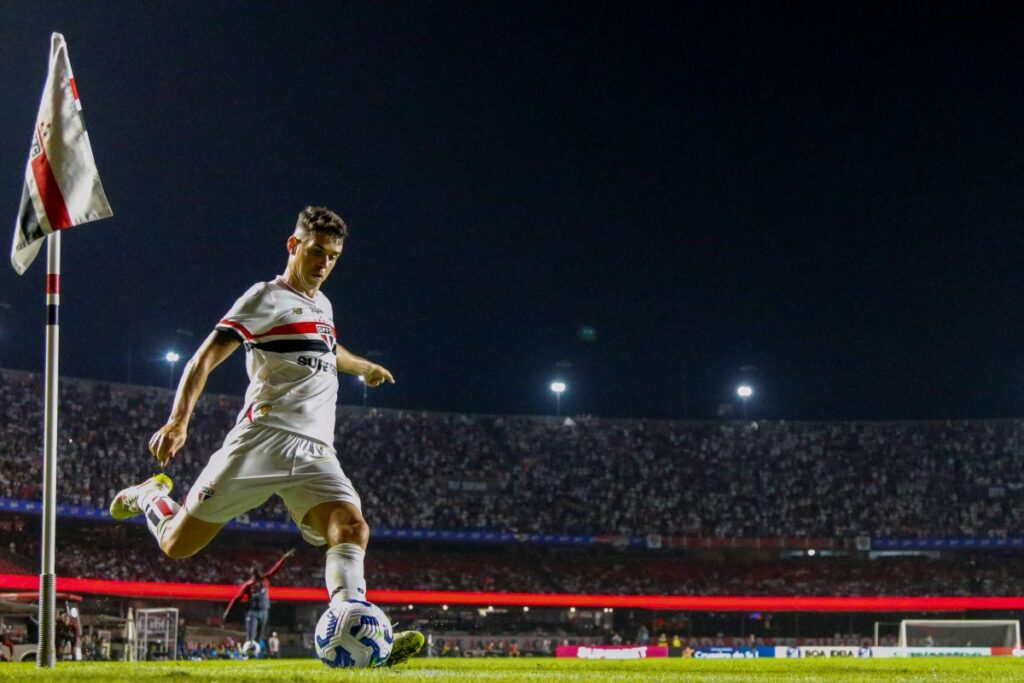 oscar-volta-a-ser-relacionado-pelo-sao-paulo-apos-mais-de-dois-meses