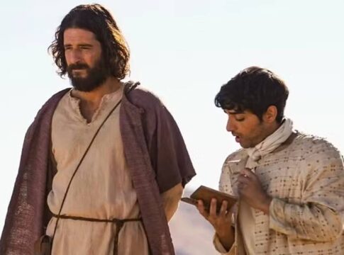 ator-de-the-chosen-perdeu-11-kg-para-viver-jesus-na-cruz:-veja-fotos