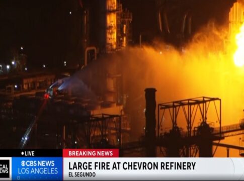 incendio-de-grandes-proporcoes-atinge-refinaria-chevron-nos-eua