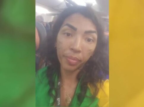 saiba-quem-e-a-mulher-enrolada-em-bandeira-do-brasil-que-fez-barraco-em-aviao