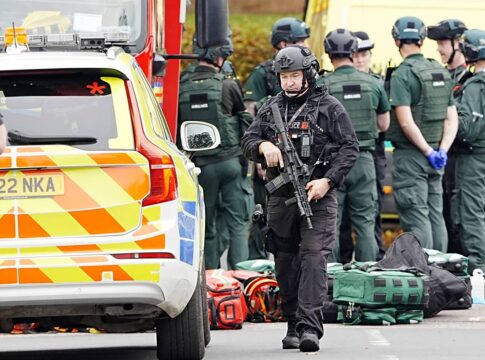 manchester:-vitima-de-ataque-em-sinagoga-foi-morta-por-tiro-da-policia