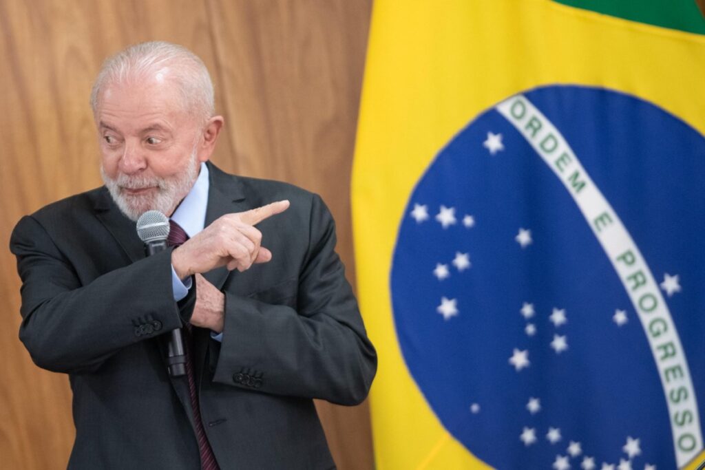 extremismo-isolado:-quem-nao-faz-politica,-ajuda-lula