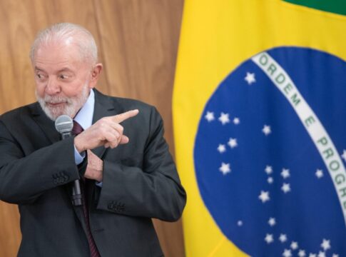 extremismo-isolado:-quem-nao-faz-politica,-ajuda-lula