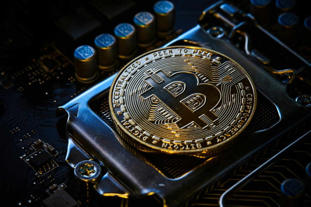 com-alta-de-10%-em-uma-semana,-bitcoin-ultrapassa-us$-120-mil