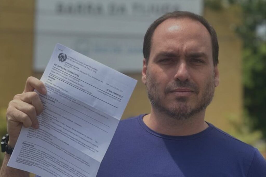 carlos-bolsonaro-registra-boletim-contra-manifestacao-do-mtst