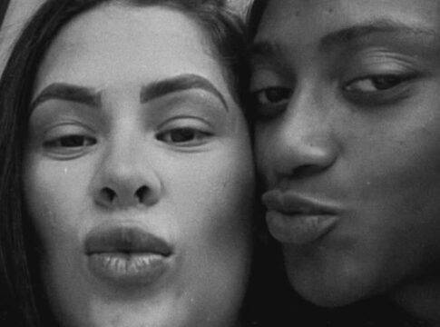 jogadora-da-selecao-emociona-com-despedida-a-ex-que-morreu-em-acidente