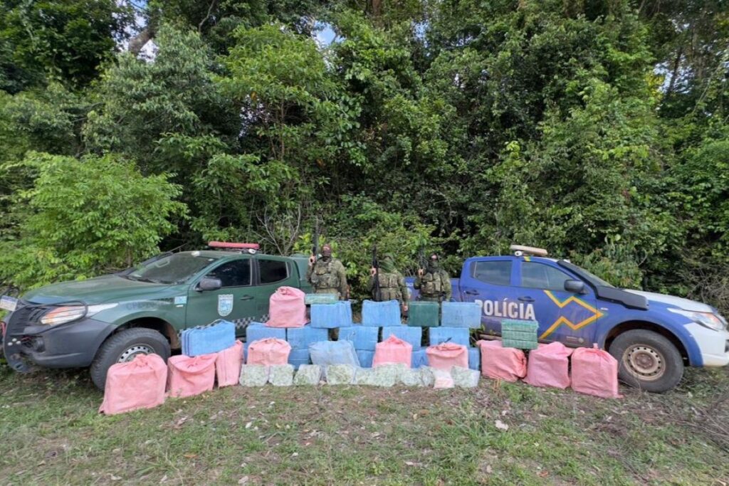 Polícia apreende quase uma tonelada de pasta base de cocaína em RO policia-apreende-quase-uma-tonelada-de-pasta-base-de-cocaina-em-ro