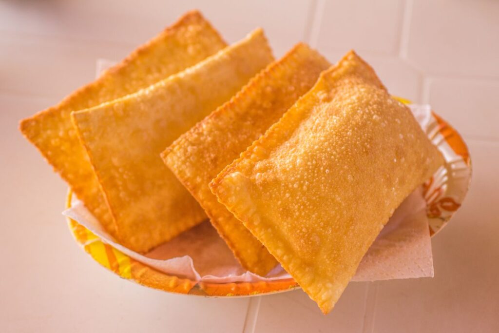 dia-do-pastel:-relembre-lugares-famosos-no-df-para-comer-a-iguaria