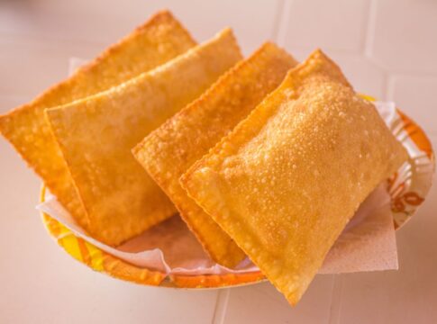 dia-do-pastel:-relembre-lugares-famosos-no-df-para-comer-a-iguaria