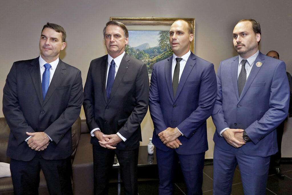 para-“acalmar”-eduardo,-bolsonaristas-articulam-chapa-tarcisio-flavio