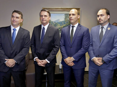 para-“acalmar”-eduardo,-bolsonaristas-articulam-chapa-tarcisio-flavio