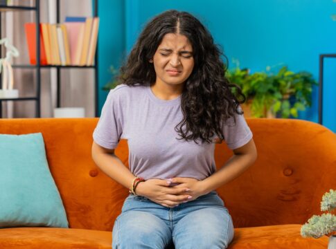 medica-revela-chas-que-ajudam-na-digestao-e-desconforto-intestinal