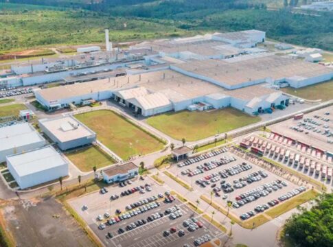 com-motores-do-japao,-toyota-retomara-producao-no-brasil-em-novembro