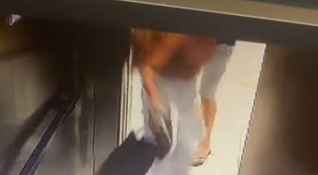 mulher-e-arrastada-pelos-cabelos-por-namorado-em-hotel.-video
