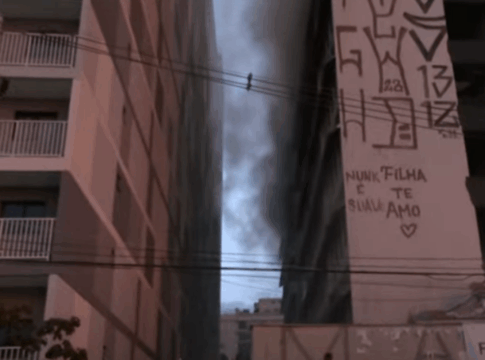 incendio-em-sp:-elevador-pega-fogo-e-bombeiros-sao-acionados