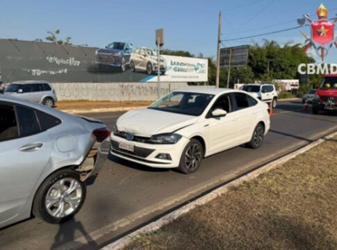 colisao-entre-carros-deixa-duas-pessoas-feridas-em-aguas-claras