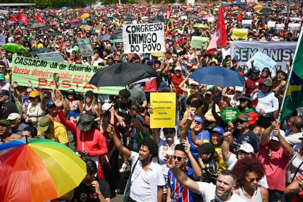 o-bolsonarista-que-saiu-no-lucro-com-a-pec-da-blindagem