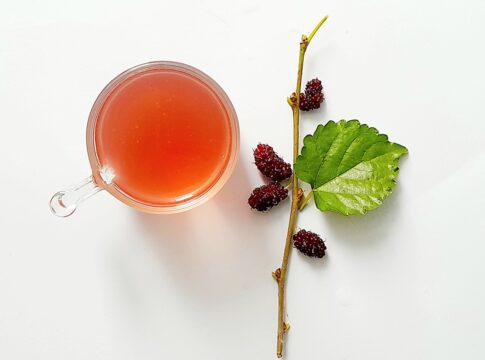 cha-anti-inflamatorio-ajuda-a-aliviar-os-sintomas-da-menopausa