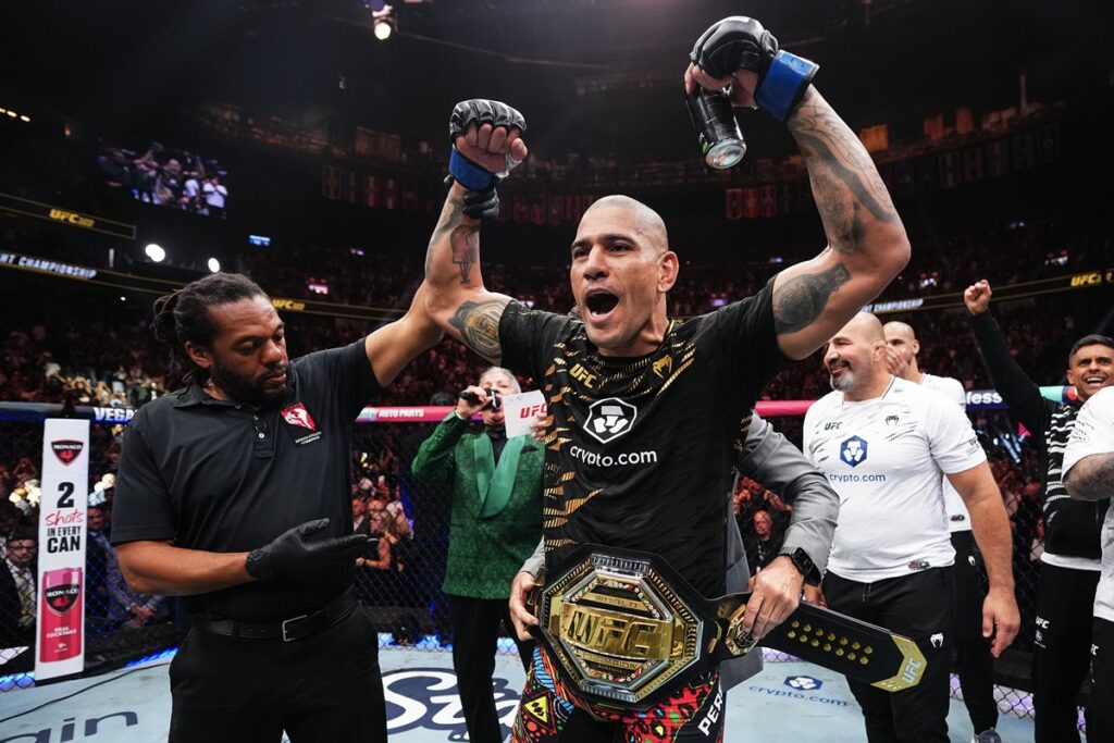 poatan-brilha,-derrota-ankalaev-e-recupera-cinturao-no-ufc-320