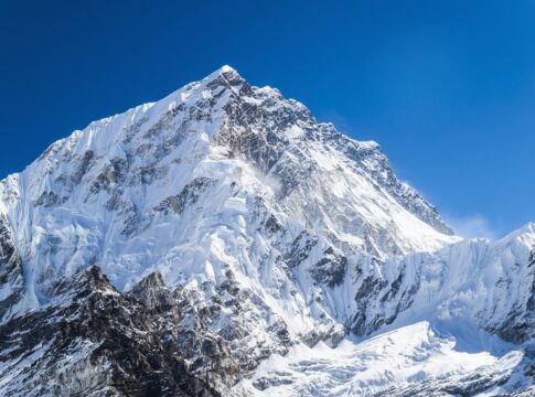 quase-mil-pessoas-ficam-presas-no-everest-por-causa-de-nevasca