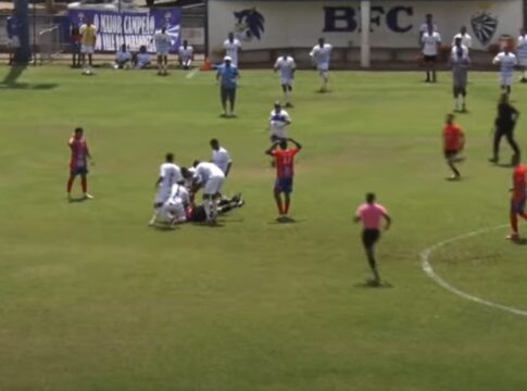 video:-arbitro-de-corinthians-x-mirassol-passa-mal-durante-jogo-em-mg
