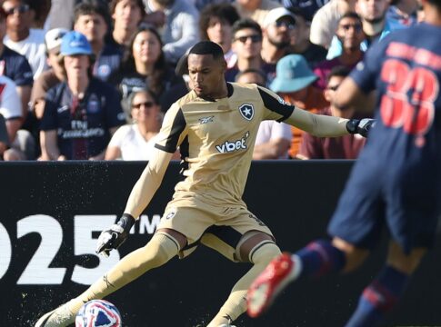 ederson-se-machuca-e-john,-ex-botafogo,-e-convocado-para-amistosos