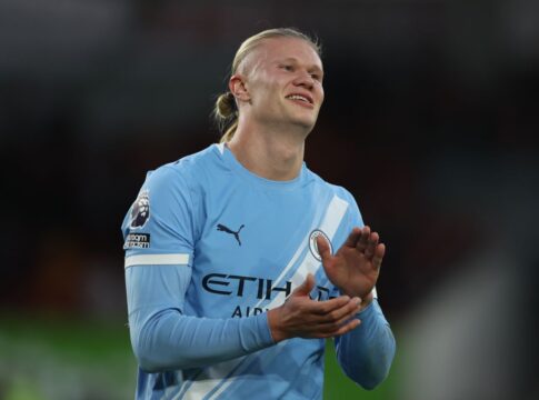 haaland-da-vitoria-ao-manchester-city-e-marca-pelo-nono-jogo-seguido