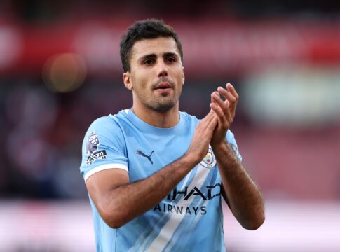 rodri-deixa-gramado-no-primeiro-tempo-da-vitoria-do-manchester-city