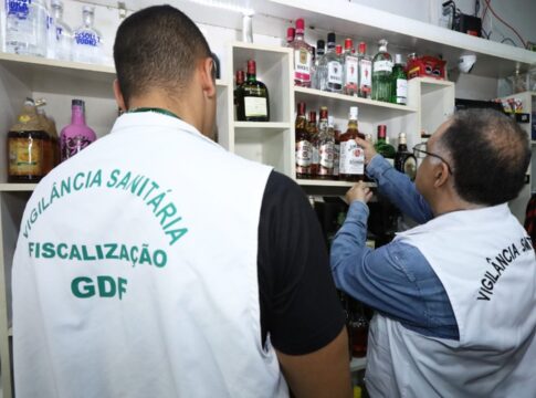 vigilancia-sanitaria-apreende-508-litros de-bebida-no-distrito-federal