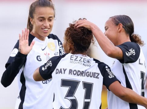 libertadores-feminina:-corinthians-marca-11-vezes-e-bate-always-ready