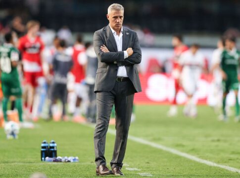 crespo-sobre-arbitragem-contra-o-palmeiras:-“nunca-vi-nada-igual”
