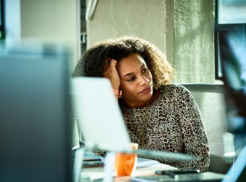 como-a-geracao-z-redefine-o-trabalho-com-o-“minimalismo-profissional”