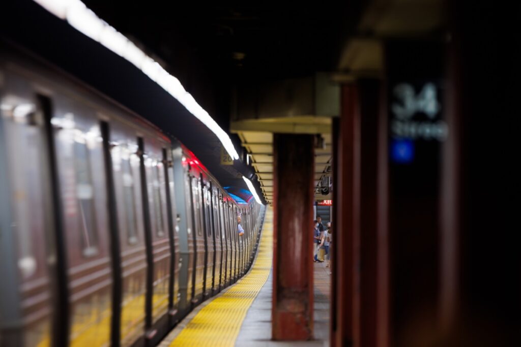 duas-adolescentes-morrem-ao-praticar-“subway-surfing”-em-nova-york
