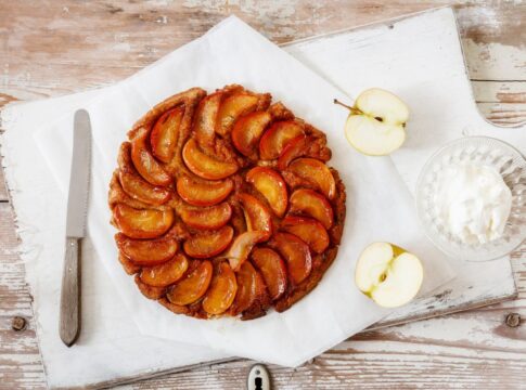 torta-de-maca-sem-acucar,-farinha-ou-manteiga-surpreende-pelo-sabor