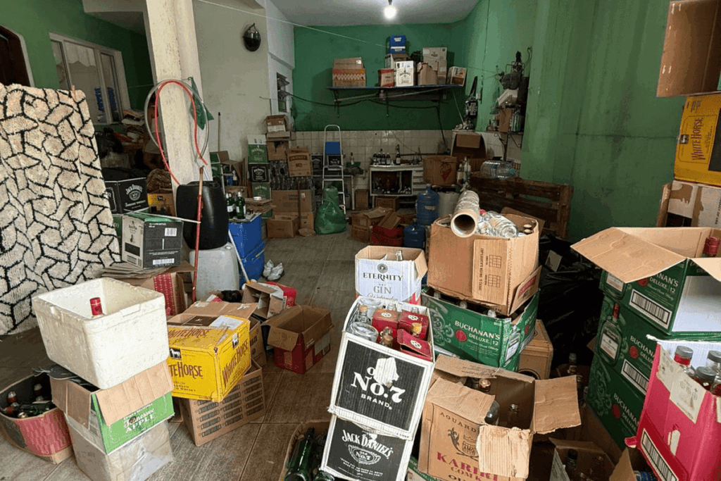 homem-e-preso-em-flagrante-por-falsificacao-de-bebidas-no-abc-paulista