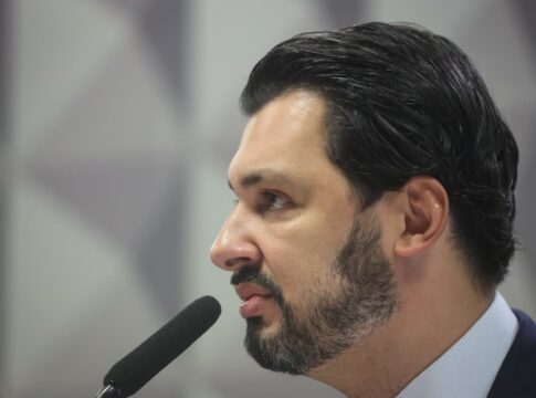 cpmi-do-inss:-empresario-do-df-diz-que-financiou-ferrari-ate-2027