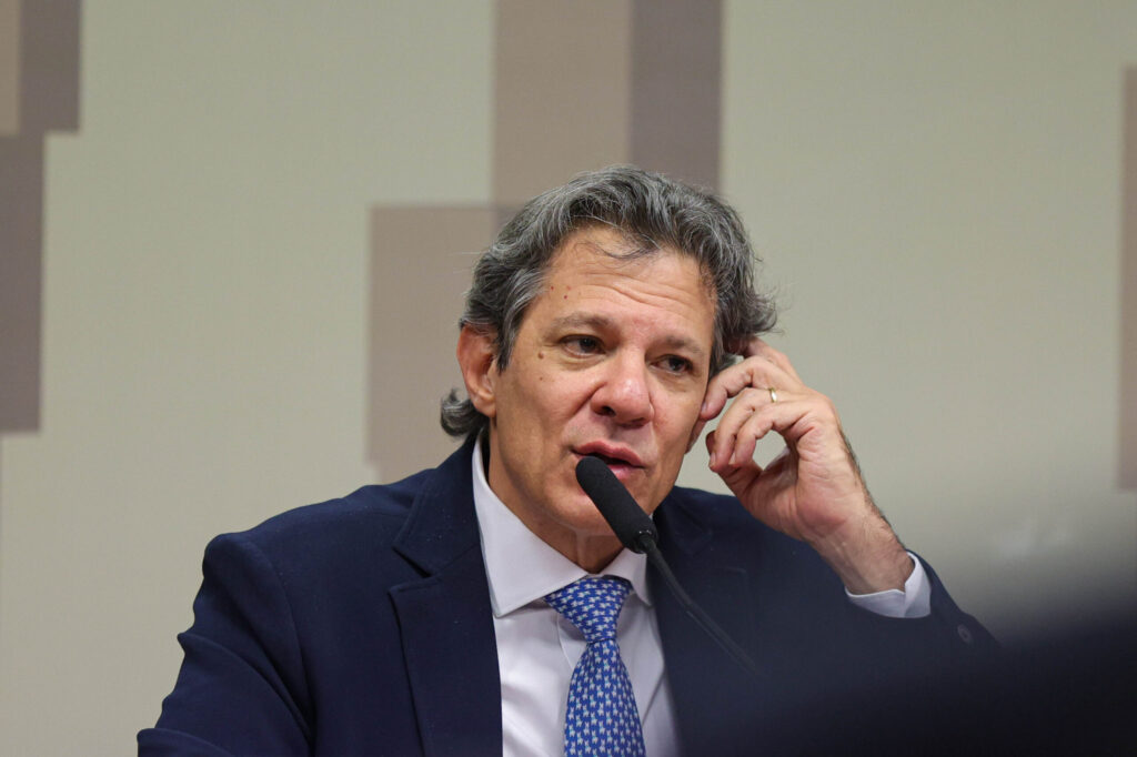 lula-deve-sancionar-isencao-do-ir-ainda-em-outubro,-diz-haddad