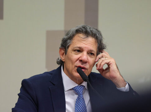lula-deve-sancionar-isencao-do-ir-ainda-em-outubro,-diz-haddad