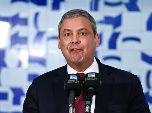 sem-acordo,-arrecadacao-da-mp-do-iof-pode-recuar-para-r$-15-bi