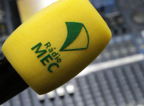 radio-mec-estreia-temporada-de-cronicas-de-ruy-castro-e-heloisa-seixas