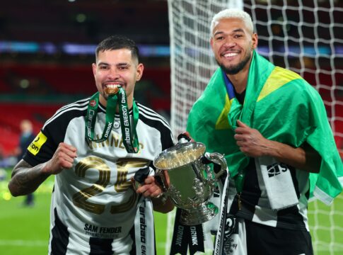 selecao:-problema-em-aviao-atrasa-apresentacao-de-dupla-do-newcastle