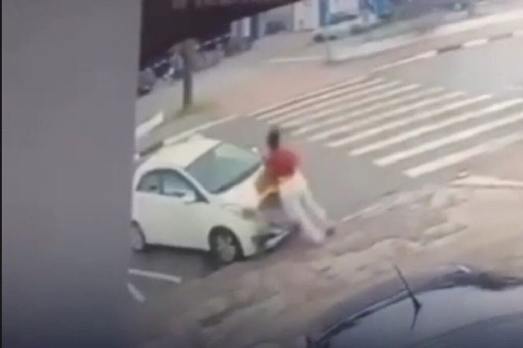 homem-e-preso-apos-morder-peito-de-mulher-em-tentativa-de-roubo.-video