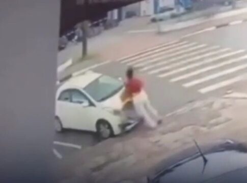 homem-e-preso-apos-morder-peito-de-mulher-em-tentativa-de-roubo.-video
