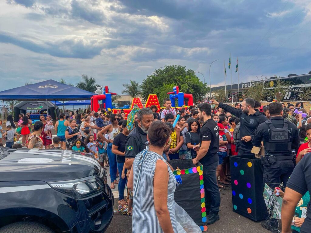 policiais-civis-promovem-acao-em-comemoracao-ao-dia-das-criancas
