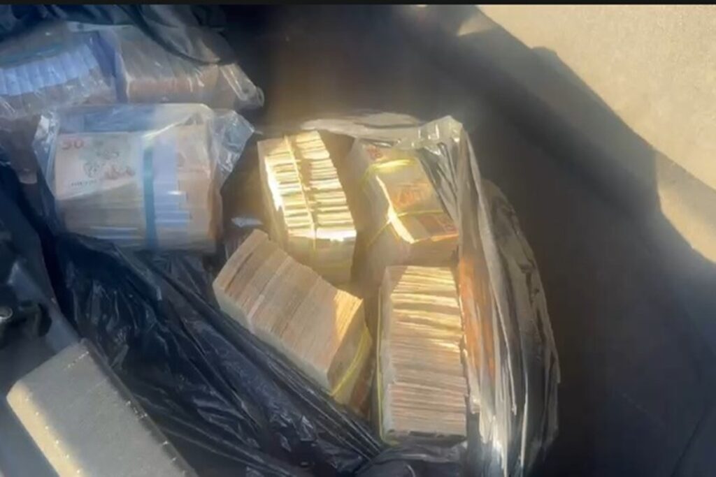 prf-encontra-r$-1-milhao-em-carro-durante-fiscalizacao-em-rodovia