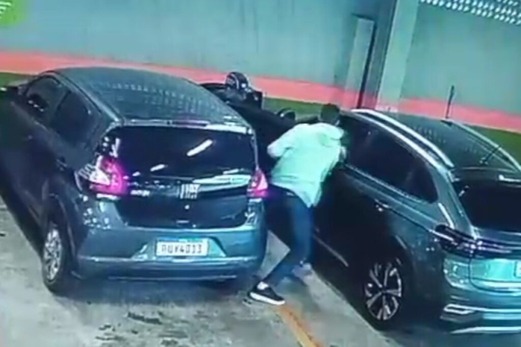 video:-suspeitos-fazem-mulher-refem-durante-roubo-em-estacionamento